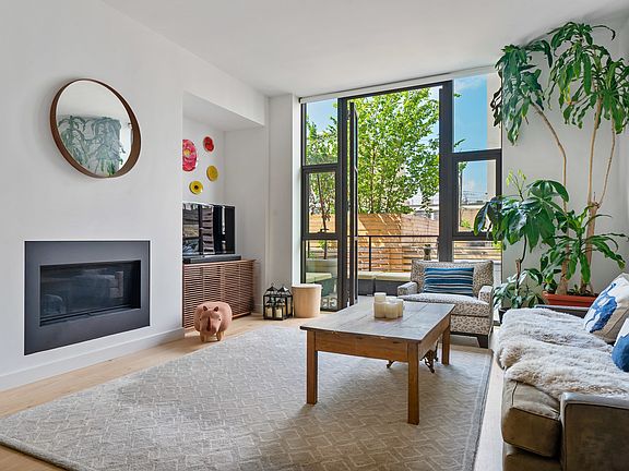 3rd image of 113A King St