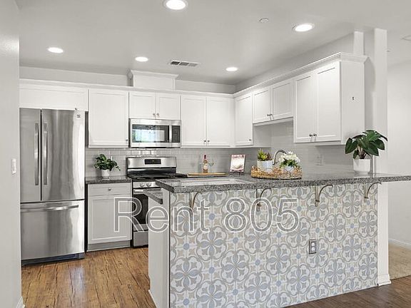 5th image of 1008 Los Angeles Ave