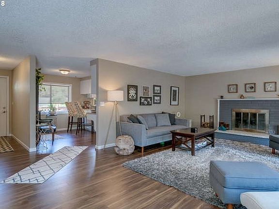 5th image of 2648 SE Alder St