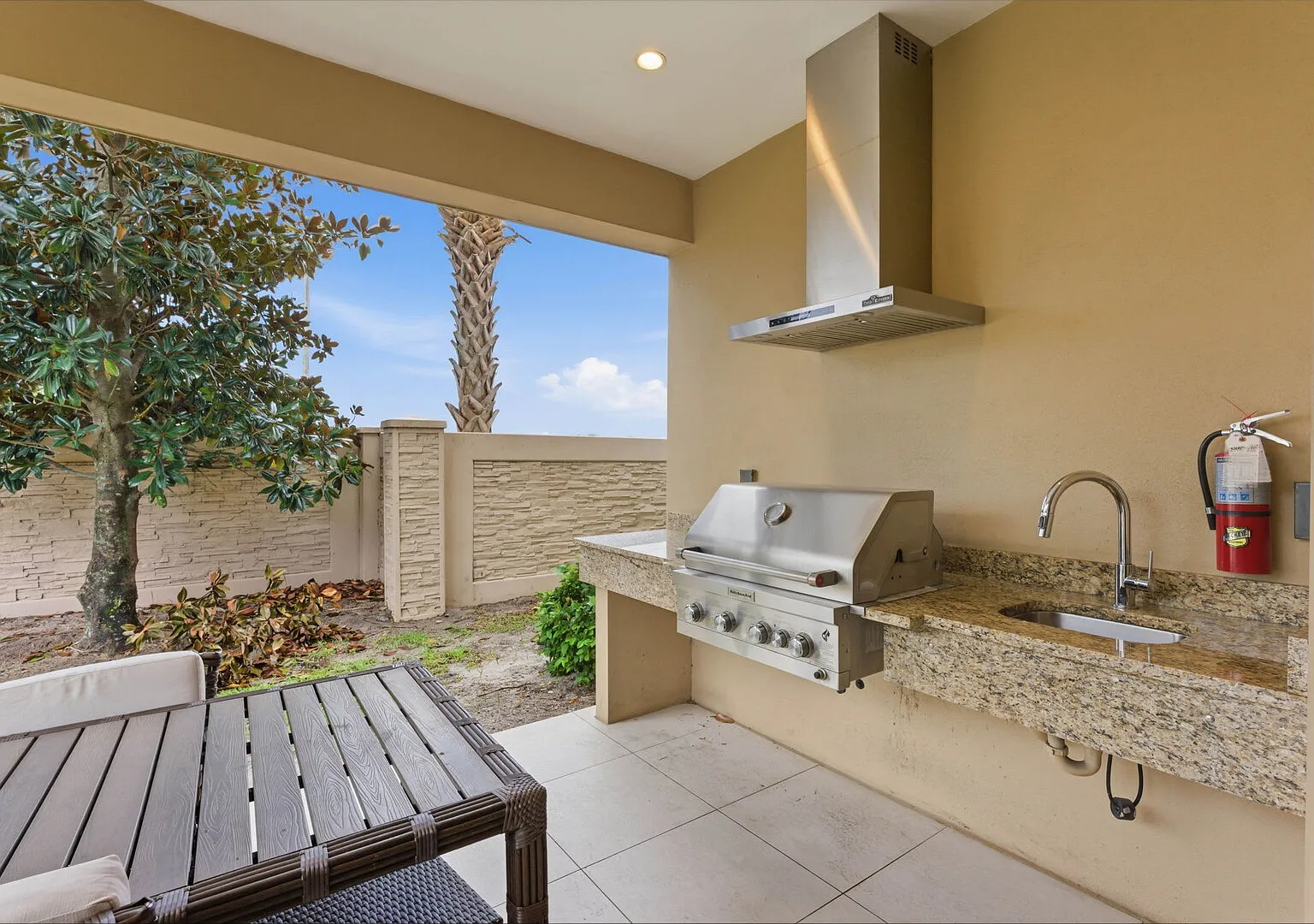Magic Village 4BR, Spacious and Stylish — Photo 3