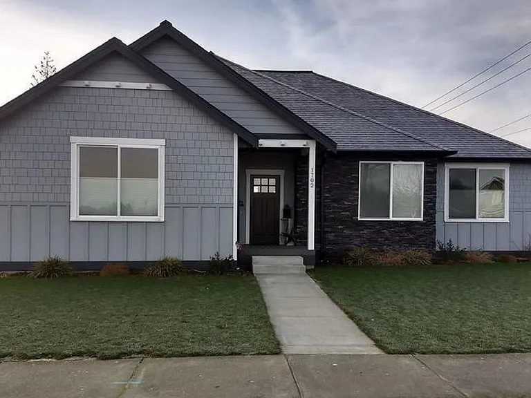 1702 Aaron Dr — Photo 1