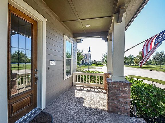 3rd image of 18319 Holts Landing Dr