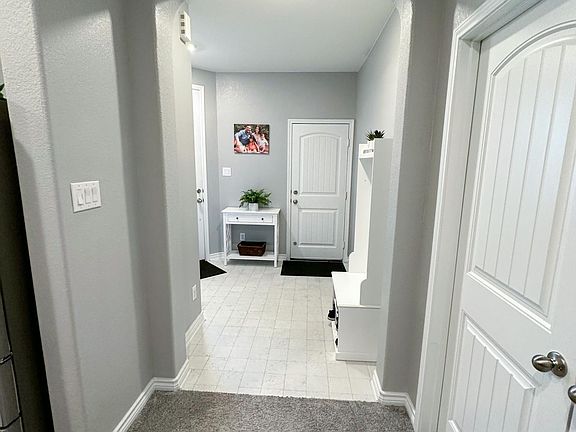 4th image of 10111 Hickory Trl