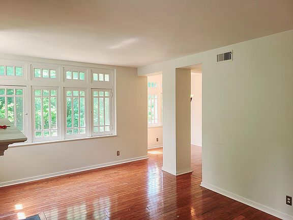 3rd image of 5521 Waterman Blvd APT E