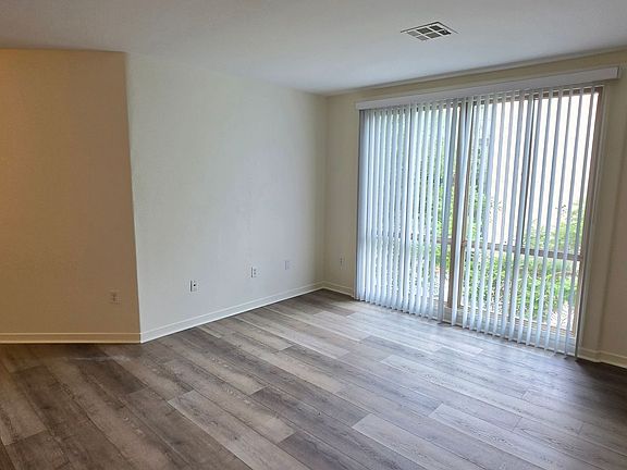 3rd image of 1501 Front St Unit 202