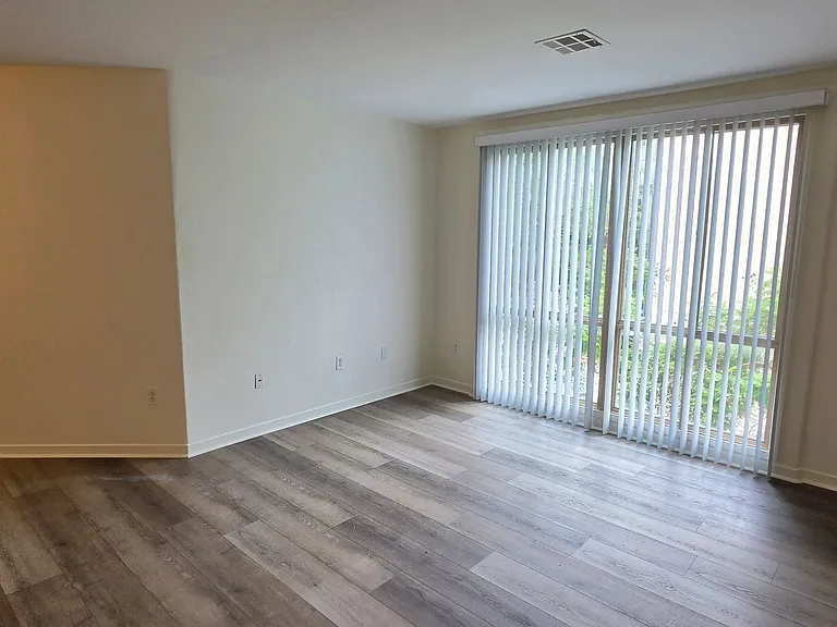 1501 Front St #202 — Photo 3