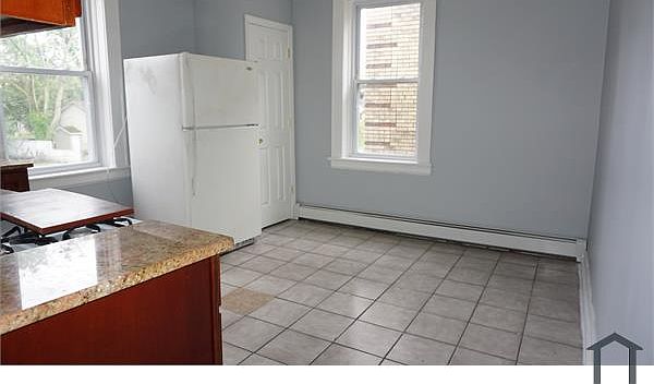 1st image of 425 Avon Ave APT 3