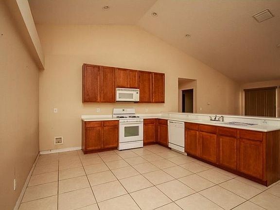 5th image of 729 Berry Bramble Dr