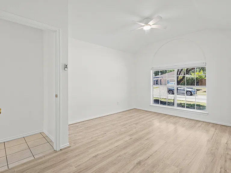 1011 Waterview Dr — Photo 12