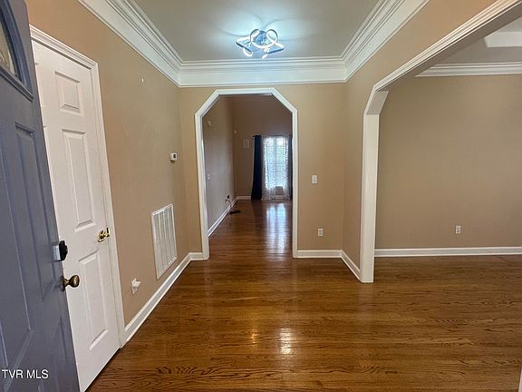 4th image of 233 Brown Cir