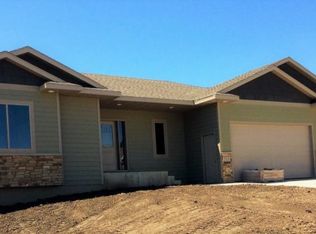 713 N Garnet Cir, Brandon, SD 57005