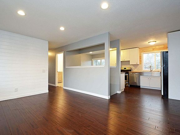 5th image of 16324 Crosstown Blvd NW