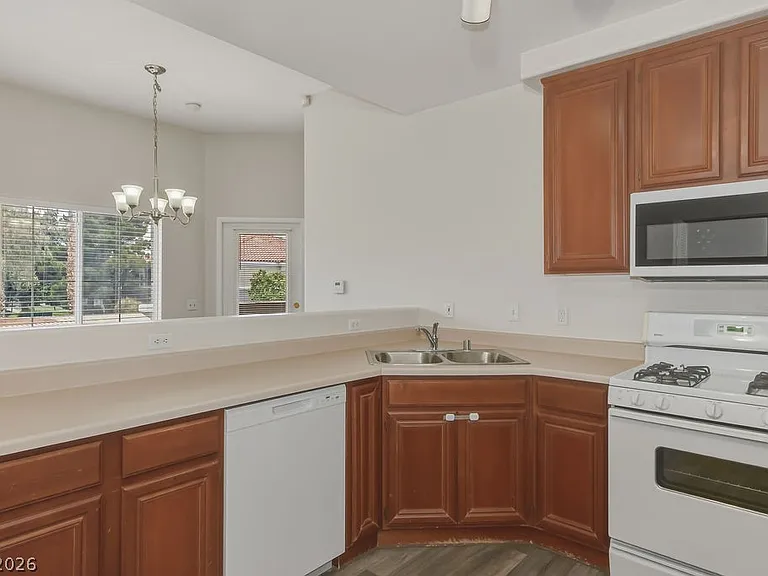 10245 S Maryland Pkwy #201 — Photo 4