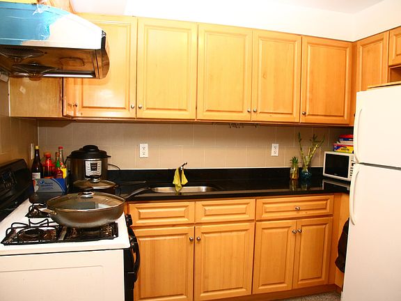 3rd image of 871 50th St APT 3C