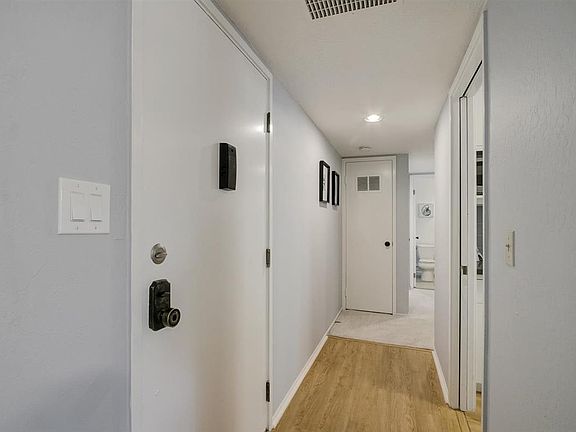 4th image of 181 Del Medio Ave APT 208