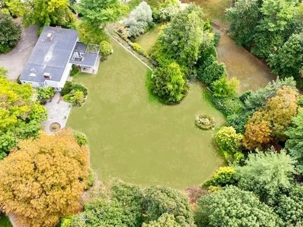 24 Essex Rd, Newton, MA 02467