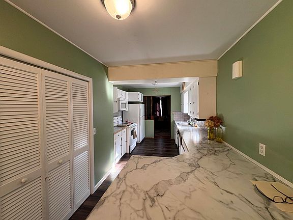 3rd image of 718 Thayer St