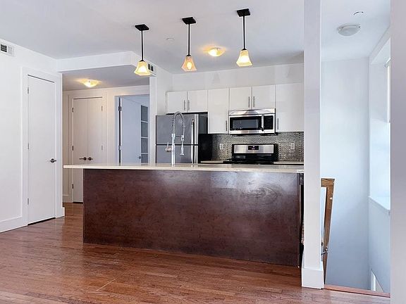 2nd image of 80 Meserole St #D1