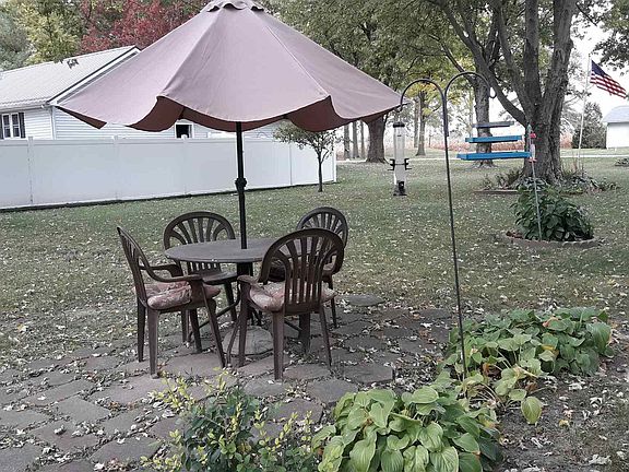 3rd image of 1336 N Poe Dr