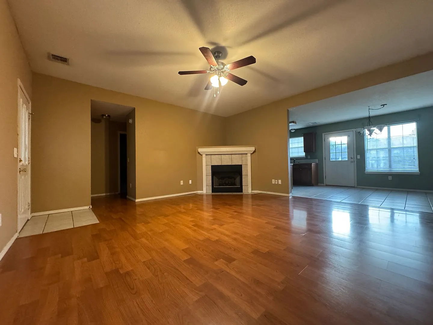 550 Walker Street — Photo 2