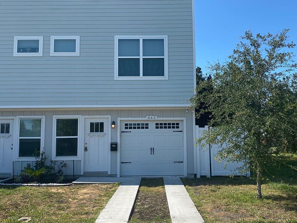 Townhouse with 1 car garage
