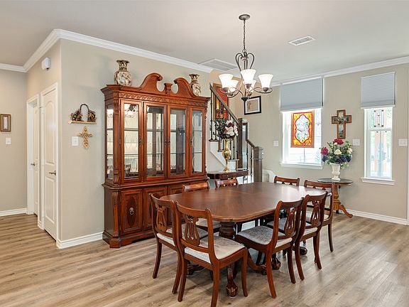 5th image of 122 Redondo Dr