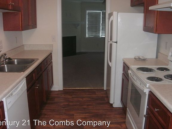 4th image of 1540 Surrey Ct