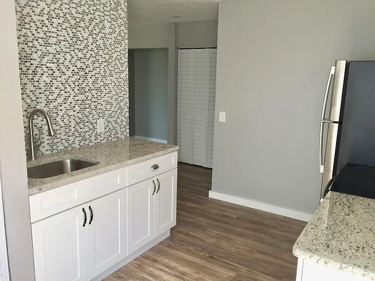 107 Washington St #6 — Photo 19