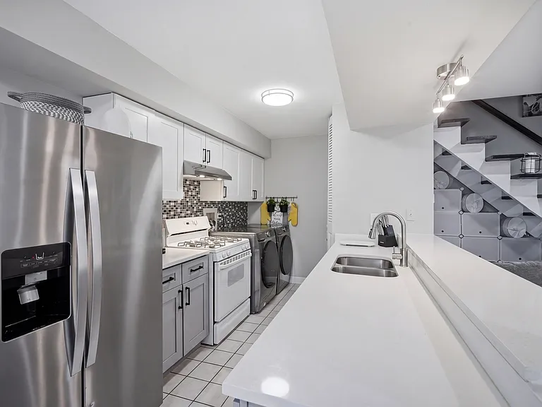 1495 Cornell Ct #1495 — Photo 7
