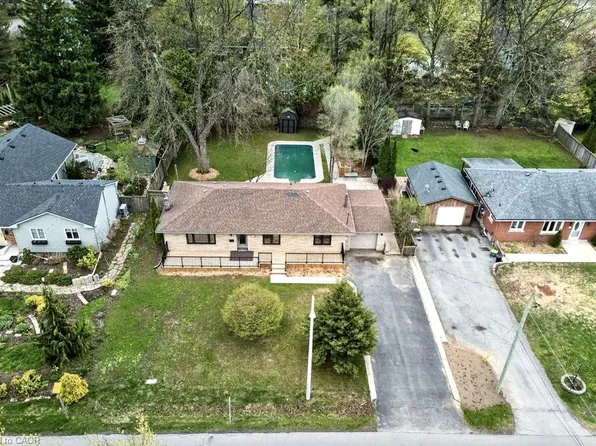 18 Garden Ave, Hamilton, ON L9G 2J5