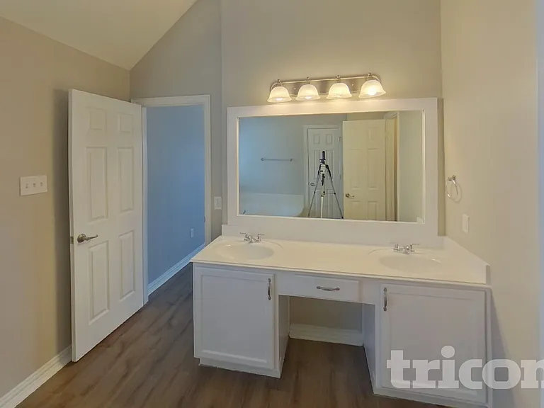 7814 Longbow Ln — Photo 8