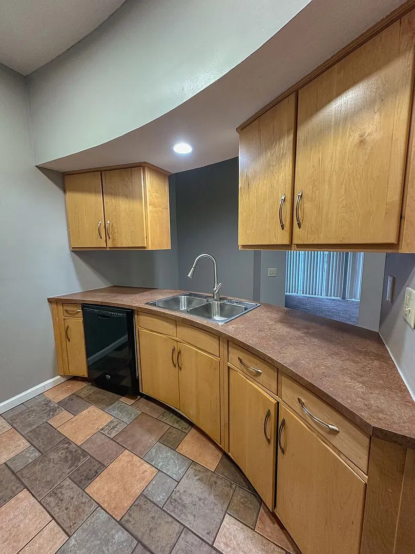 2 bedroom 1 Bath Condo Downtown! — Photo 3