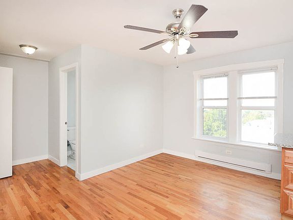 4th image of 7450 N Greenview Ave APT 76