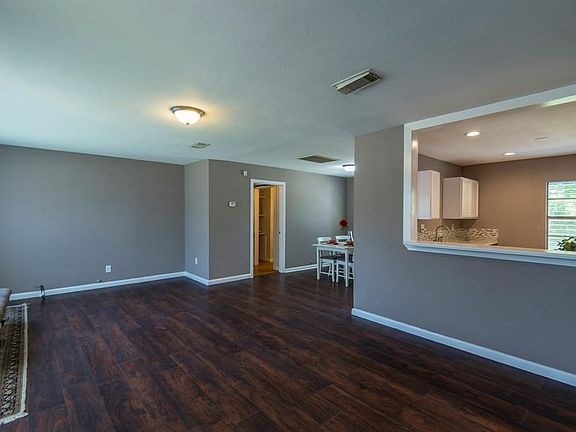 2nd image of 2807 Fannin St
