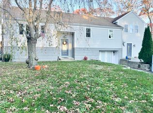 5 Cambridge Dr, Mashpee, MA 02649