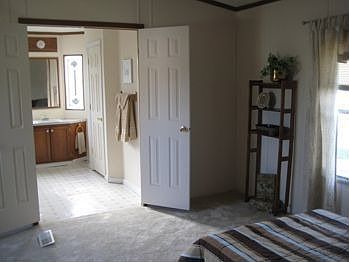 Private Master bathroom suite