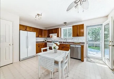 150th Ave NW, Edmonton — Photo 3