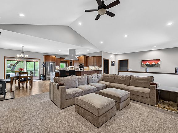 2nd image of 111 Savannah Cir