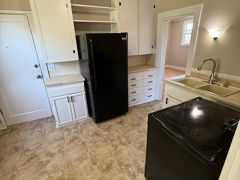 113 S 6th St #1 — Photo 11