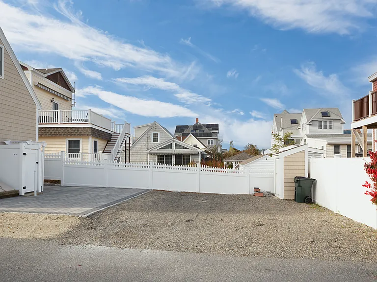 2 Basin St — Photo 24