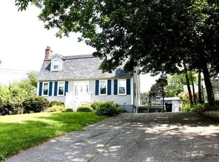 11 Hillside Rd, Dracut, MA 01826