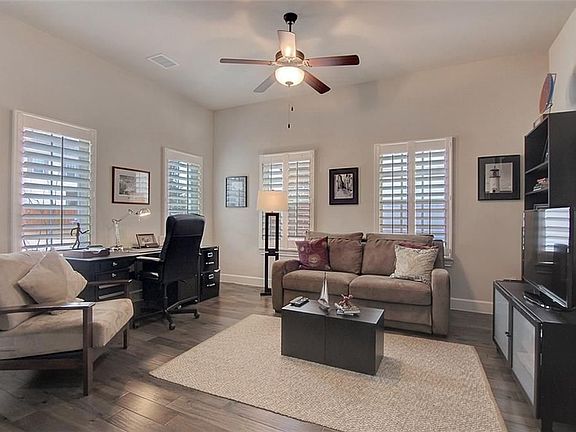 4th image of 1037 Fullerton Dr