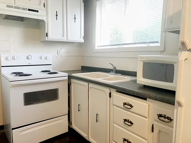 1335 Hyder St — Photo 1