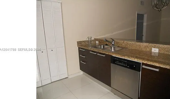 Nordica Condo — Photo 4