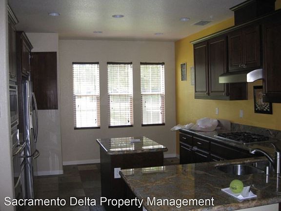 4th image of 8048 Linda Isle Ln