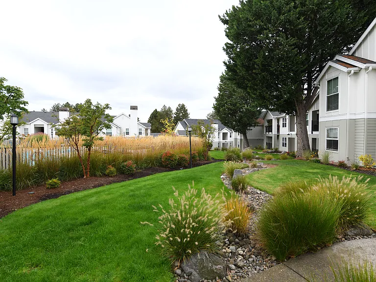 Emerald Place Apartments — Photo 5