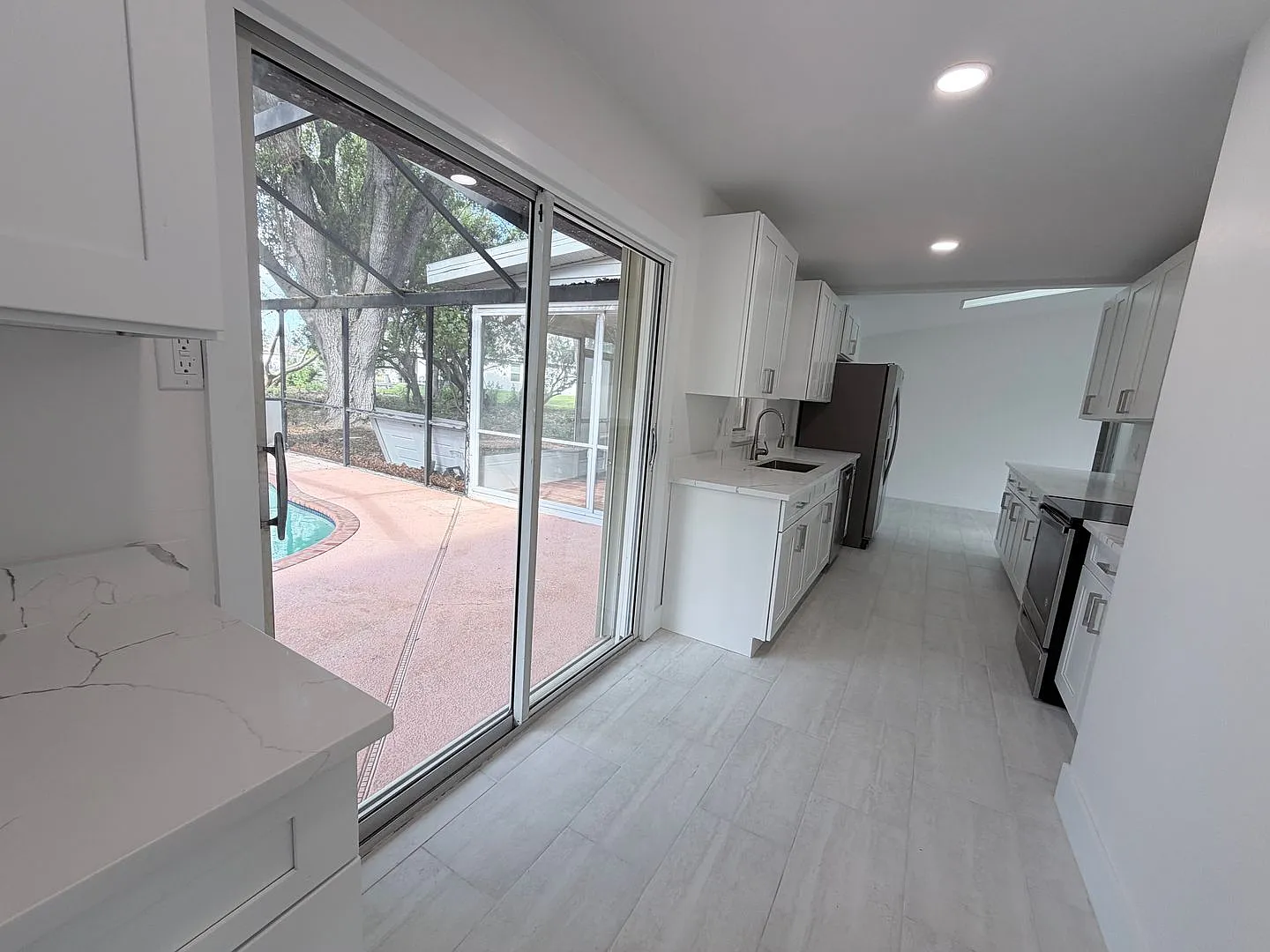 Section 8 3/2 Pool Home With 2 Bonus Rooms Available 09/01/2026 — Photo 4