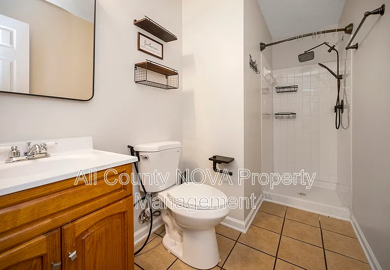 610 Kensington Dr — Photo 8