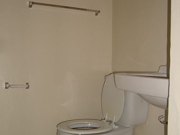 4th image of 1936 N Marianna Ave APT 104