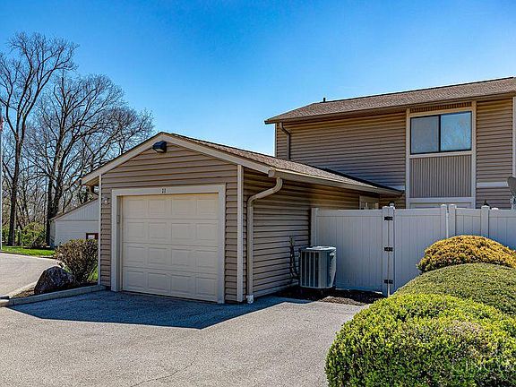 4th image of 11 Arbor Ct